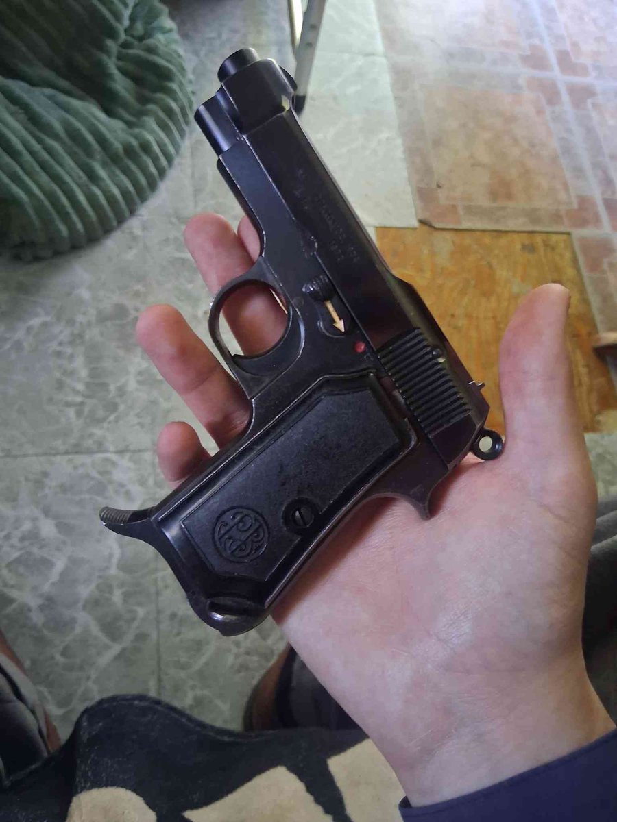 _possumboy's tweet photo. pretty neat looking beretta :p https://t.co/du8nOCtXe8