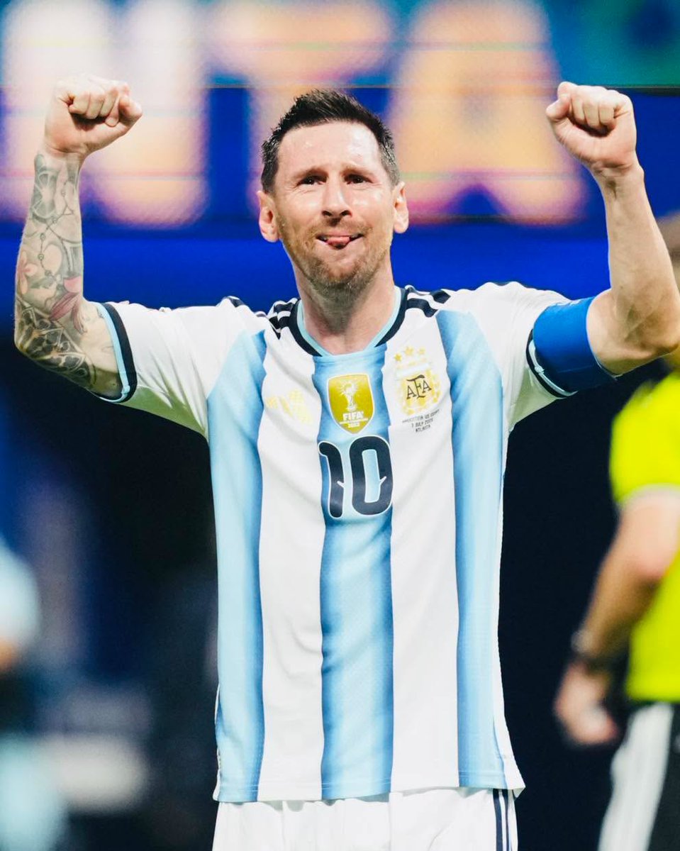 Footballtweet's tweet photo. 🚨🇫🇷 French journalist Benjamin Da Silva on Lionel Messi's performance against Egypt: 

🗣️ "They ask the impossible of him, and he responds with the unexplainable!!!" 😍🇦🇷 https://t.co/8SMyG6Ix48
