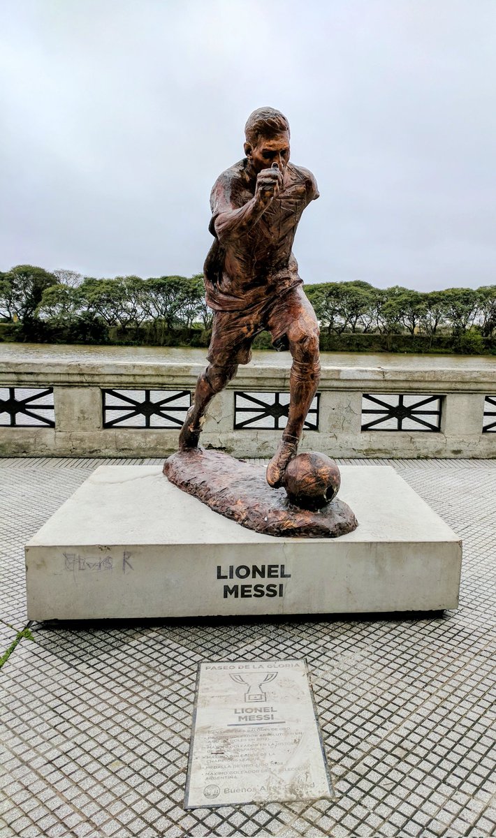 HereComesTheOne's tweet photo. I visited the G.O.A.T. #Messi statue in Buenos Aires 2017.
I 👀ed on @googlemaps 🗺️ &amp; It's now permanently closed.
2nd image is from 4years ago on @googlemaps 🗺️😢 https://t.co/SeyVlTPq0P