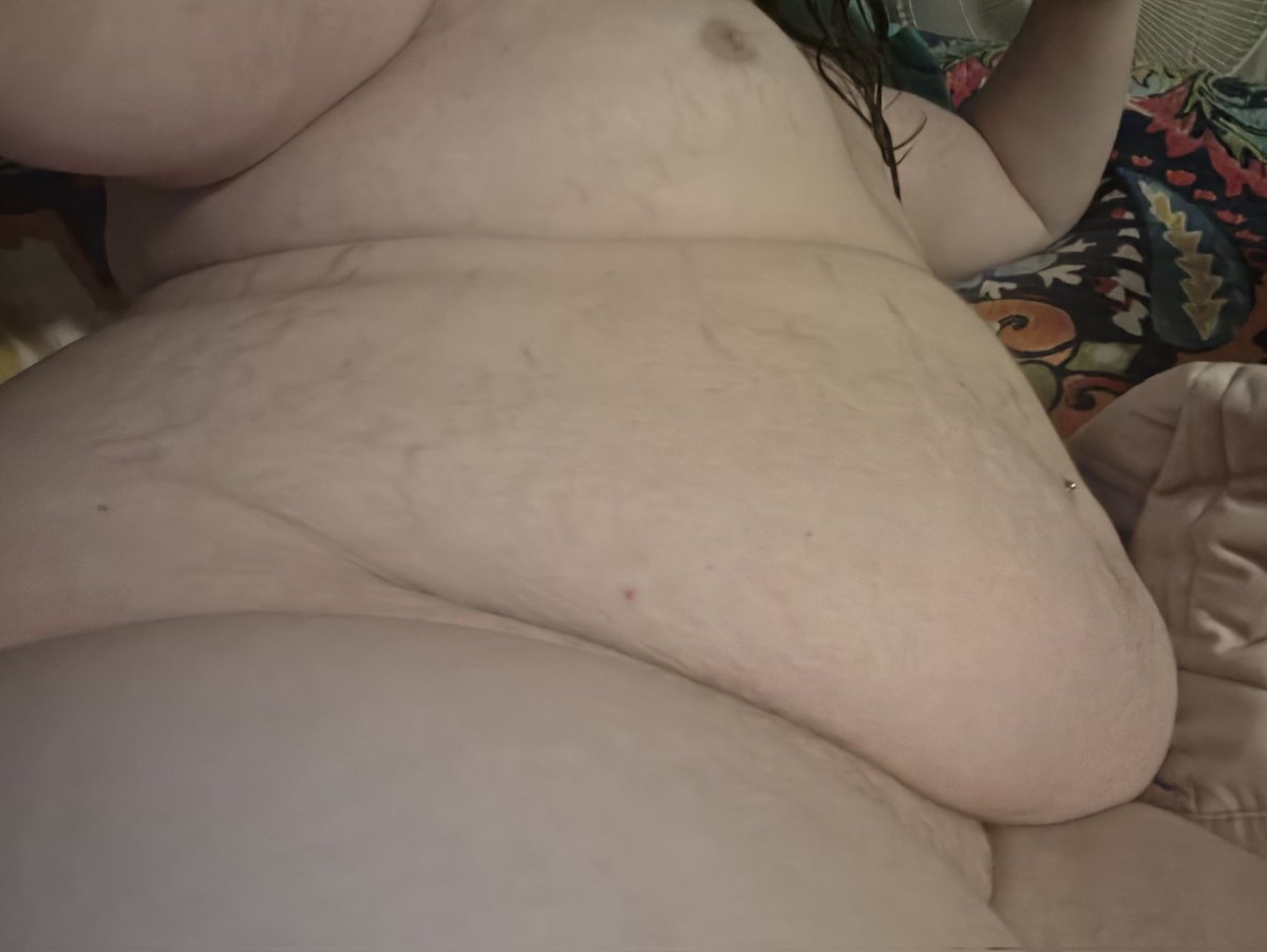 Big wobbly Moth (18+) tweet media