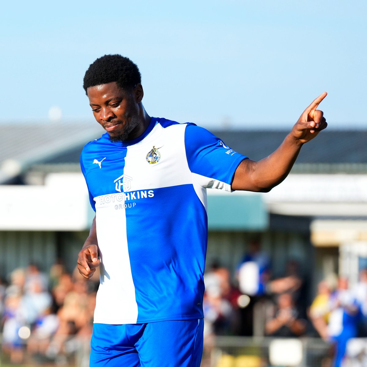 Official_BRFC's tweet photo. First goal in the blue-and-white quarters for Bobby! 👏 https://t.co/aV4DIFKf38