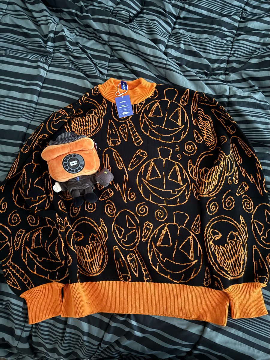 Boo__VT's tweet photo. I got a double order from Makeship today! And funnily enough, both are in Orange! #dialtown #pastra https://t.co/yGAz17HDKp