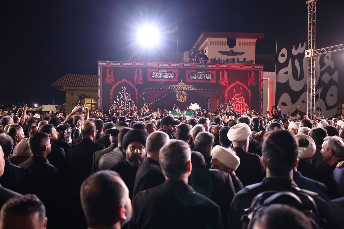 MediaAlhakeem's tweet photo. سماحة السيد الحكيم يشارك بتشييع الإمام الشـ.هيد السيد علي الخامـ.نئي ( قدس سره الشريف) https://t.co/35wbOskFgu