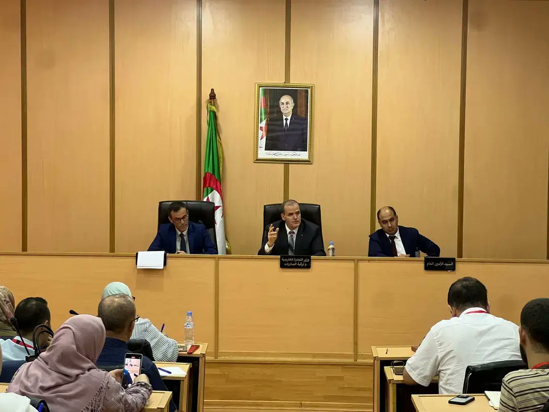 Algerie_aps's tweet photo. #Commerce_extérieur
#Rezig préside un atelier sur la plateforme numérique dédiée à l'importation
🔗https://t.co/84cwMvbwQ4 https://t.co/pEYi8JUcUP