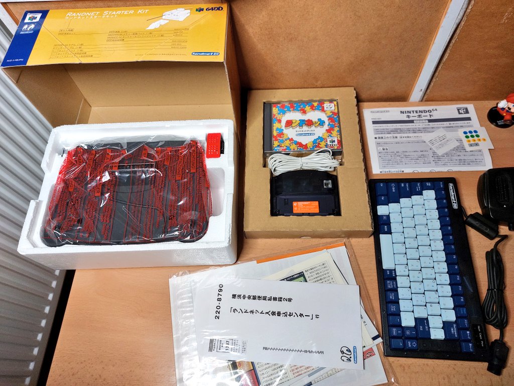 nuclearnightmar's tweet photo. Endlich ist das #Nintendo #64DD mit allen Titeln sowie der Tastatur in meiner Sammlung ❤️
Dieses Zip Laufwerk für das #N64 wurde nur Japan im Jahr 1999 veröffentlicht
#importgaming #retrogaming https://t.co/0ze7vhhXrM