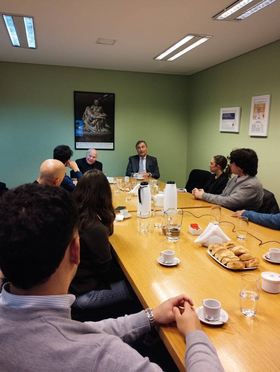 mai_uca's tweet photo. El jueves el MAI unió aula y cancillería 🌏
Embajador Grippo y Ministro Olivares (ISEN) + Embajador Suárez Salvia en vivo desde China.

Diplomacia argentina, de cerca.

#MAI #Diplomacia #ServicioExterior #RelaciónArgentinaChina https://t.co/Go2j6PFjNV