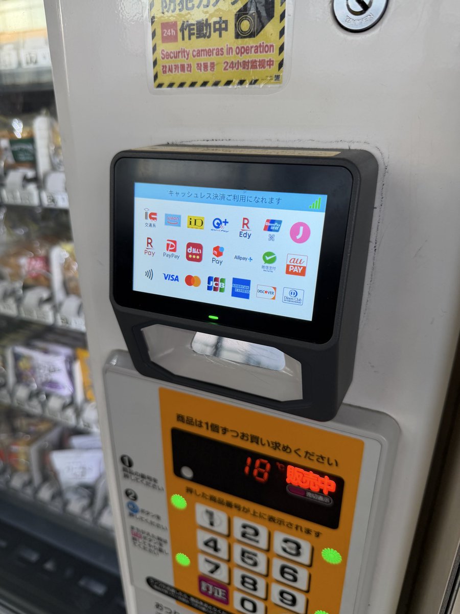 ubundroid's tweet photo. 同じ機種だけど
←頑張ってるやつ　頑張ってないやつ→ https://t.co/nXqSlx8agR