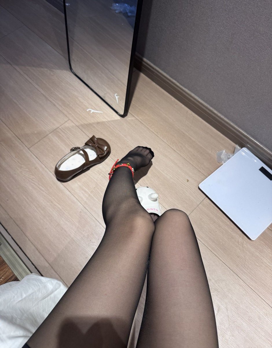 xiaoxiaotuana's tweet photo. 等哥哥 https://t.co/7k9OCO2xD2