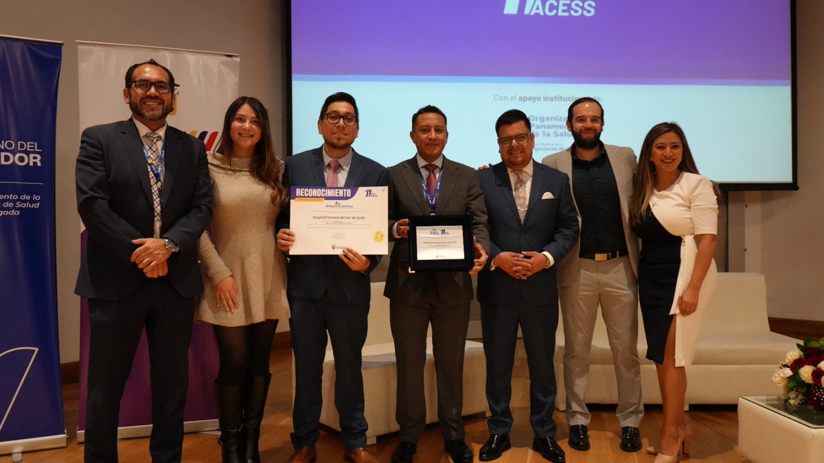 IESSec's tweet photo. Los Hospitales General Riobamba y el @IESS_HQSUR 🏥 obtuvieron el primer y segundo lugar en el concurso "Institucionalizando la Seguridad del Paciente", organizado por @Acess_Ec .

Autoridades del IESS recibieron este reconocimiento y destacaron esta iniciativa que busca  fortalecer la calidad de los servicios de salud,  seguridad del paciente y la implementación de buenas prácticas asistenciales. 🩺🧑🏻‍⚕️