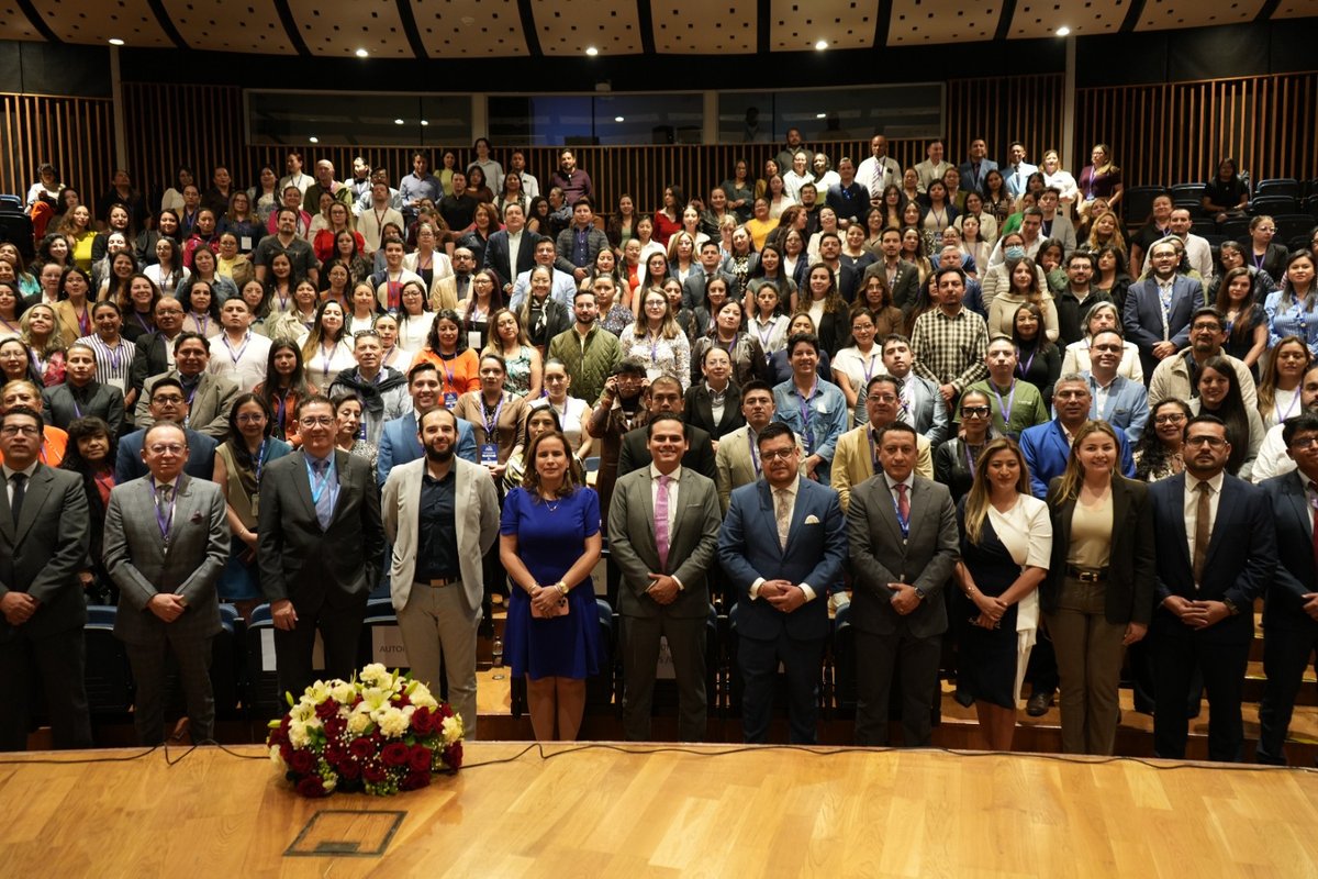 IESSec's tweet photo. Los Hospitales General Riobamba y el @IESS_HQSUR 🏥 obtuvieron el primer y segundo lugar en el concurso "Institucionalizando la Seguridad del Paciente", organizado por @Acess_Ec .

Autoridades del IESS recibieron este reconocimiento y destacaron esta iniciativa que busca  fortalecer la calidad de los servicios de salud,  seguridad del paciente y la implementación de buenas prácticas asistenciales. 🩺🧑🏻‍⚕️