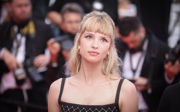 unionpaneurope's tweet photo. Visages d'Europe 🇪🇺 :

Angèle 🇧🇪 au festival de Cannes🇫🇷, 
Juillet 2021 https://t.co/lyF8mTzfuL