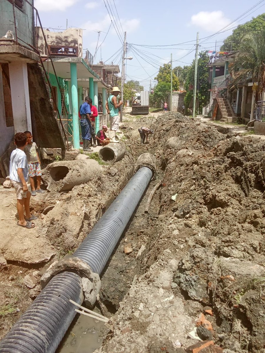 eaagtm's tweet photo. Continúan los trabajos en el Sur de la ciudad de Guantánamo,  en la  calle 4 Sur y el  5 Oeste, se restablecen las acomeridas  de agua potable dañadas durante el cambio de tramo de alcantarillado. #EAAGuantánamo. #AySCuba. #INRHCuba. https://t.co/qoMcKZeeZU