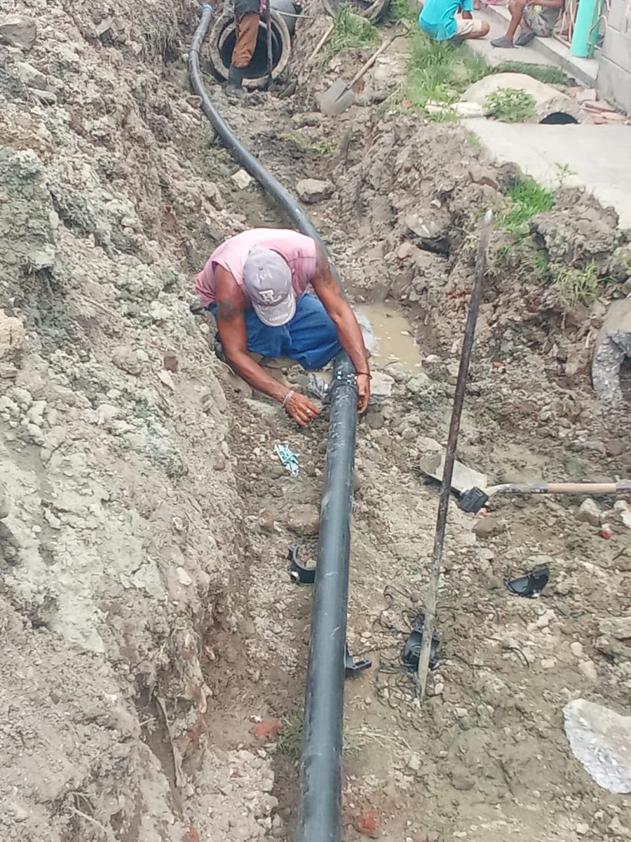 eaagtm's tweet photo. Continúan los trabajos en el Sur de la ciudad de Guantánamo,  en la  calle 4 Sur y el  5 Oeste, se restablecen las acomeridas  de agua potable dañadas durante el cambio de tramo de alcantarillado. #EAAGuantánamo. #AySCuba. #INRHCuba. https://t.co/qoMcKZeeZU