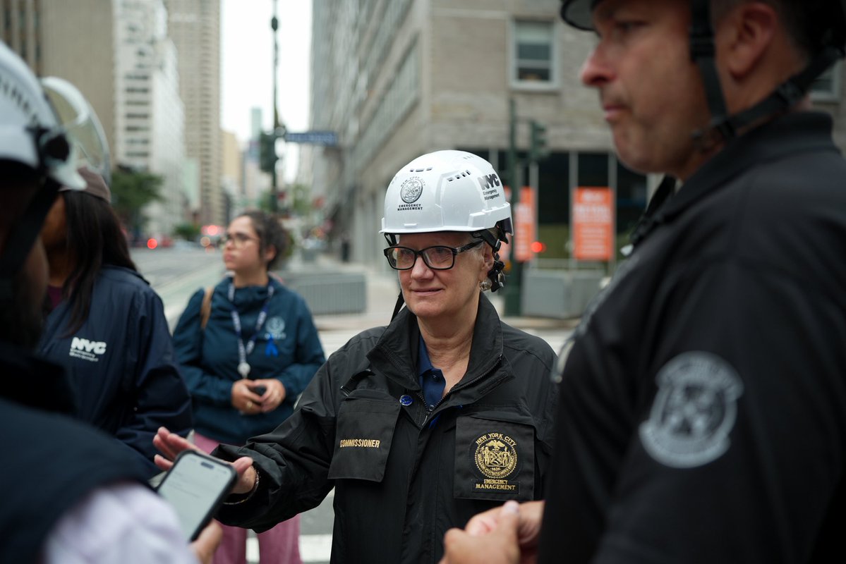 nycemergencymgt's tweet photo. NYC Emergency Management has been coordinating a full, multi-agency response to the structural concerns at 235 E. 42nd Street. NYCEM convened an interagency coordination meeting with Mayor Mamdani, FDNY, NYPD, DOB, Con Ed, MTA, NYS DHSES, and the American Red Cross.   NYC Emergency Management as the interagency coordinator for major emergencies is coordinating the citywide response, bringing agencies together to align operations, share real-time information, and set priorities for public safety and recovery.  Street closures remain in place. 

Follow instructions from emergency personnel and @NotifyNYC for you and your family's safety.