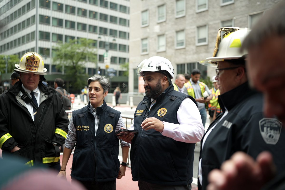nycemergencymgt's tweet photo. NYC Emergency Management has been coordinating a full, multi-agency response to the structural concerns at 235 E. 42nd Street. NYCEM convened an interagency coordination meeting with Mayor Mamdani, FDNY, NYPD, DOB, Con Ed, MTA, NYS DHSES, and the American Red Cross.   NYC Emergency Management as the interagency coordinator for major emergencies is coordinating the citywide response, bringing agencies together to align operations, share real-time information, and set priorities for public safety and recovery.  Street closures remain in place. 

Follow instructions from emergency personnel and @NotifyNYC for you and your family's safety.
