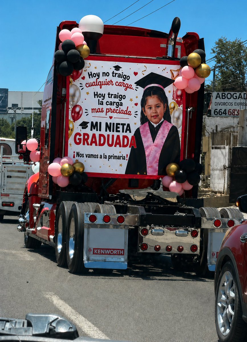 borrachito's tweet photo. No mame, don... apenas salió del kinder. 🤣🎓 https://t.co/x1NFagKUTZ