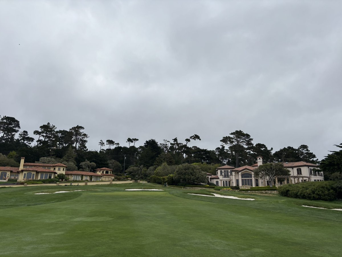User2253519's tweet photo. T100 week comes to an end at Pebble Beach. Par on Hole 7 for Chip #proper #t100 https://t.co/0XwnX2C1QT