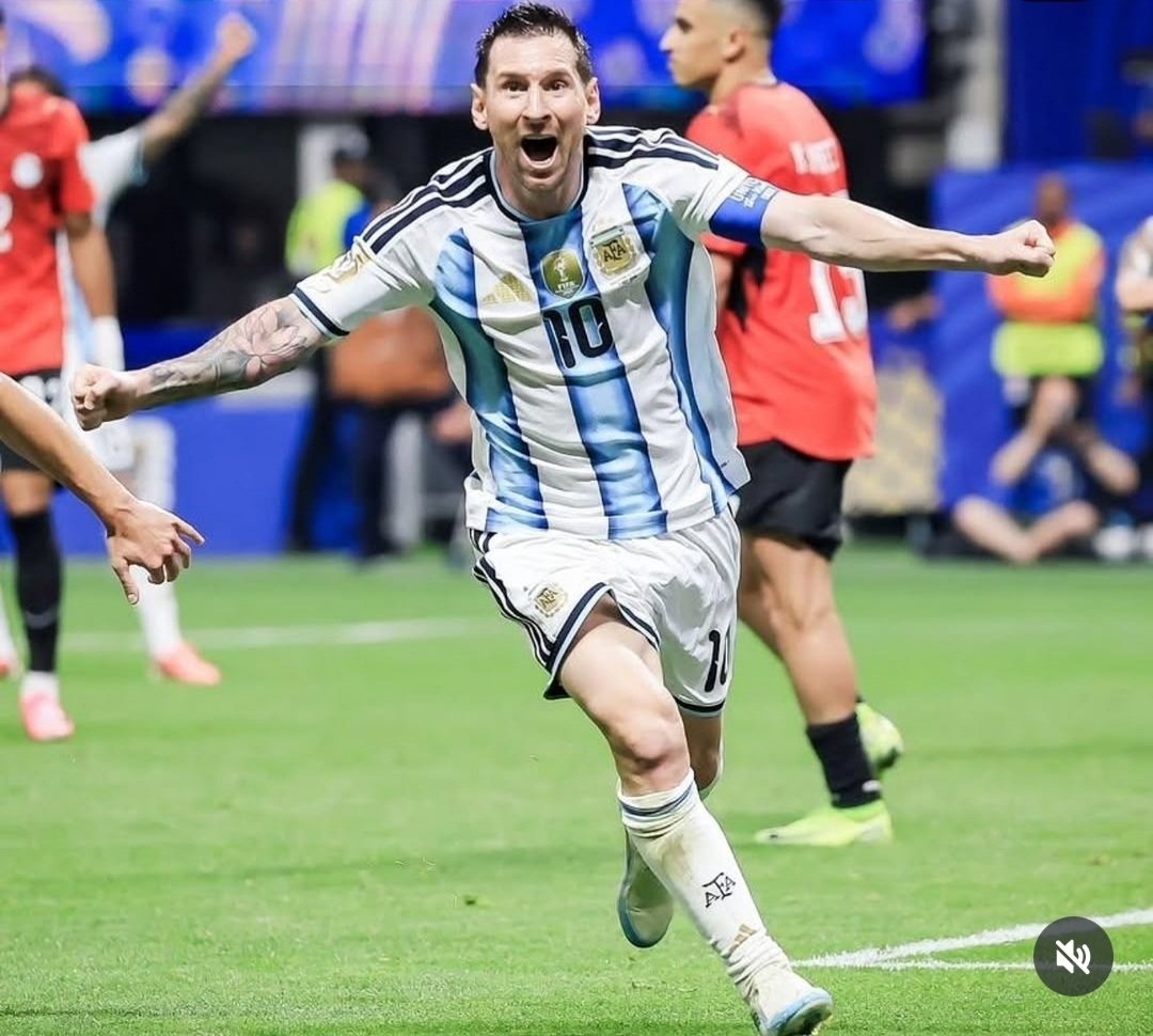 qq_01__'s tweet photo. What a match! 
Congratulations, Argentina 🇦🇷 ❤

 Messi once again proved why he's one of the greatest.

 A goal and an assist when his team needed him the most simply incredible. 🐐⚽

#Egypt 
#Messi
#Argentina 
#FIFAWorldCup2026 https://t.co/32lizRpo4l