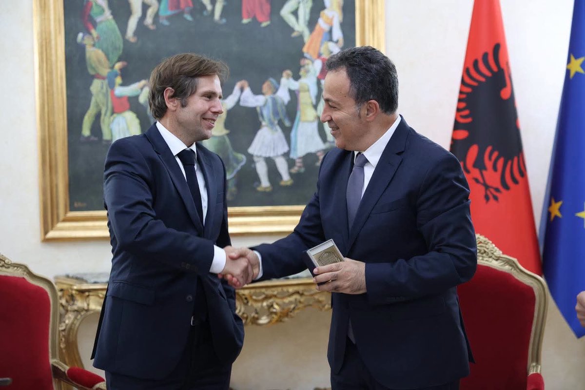 CatherineSuard's tweet photo. Honorée d’avoir accueilli📍#Tirana une délégation de la #CommissiondesAffairesEuropéennes 
de @AssembleeNat , conduite par son Président @PA_Anglade 
Échanges directs et fructueux sur l’appui 🇫🇷 au processus d’adhésion 🇦🇱 à l’🇪🇺 et le rôle des #Parlements nationaux. https://t.co/IJLQQotiSC