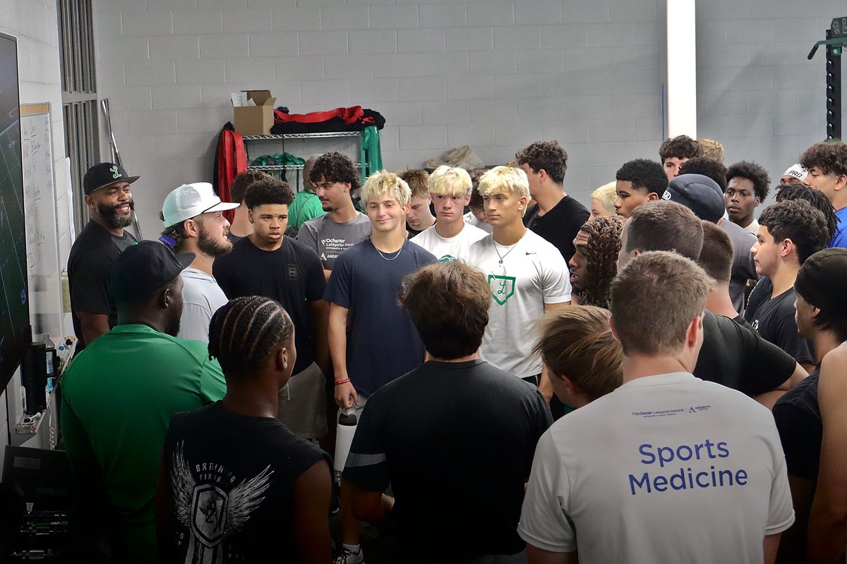 MightyLionFB's tweet photo. Locked in.

Film.
Focus.
Family.

The foundation is being laid.

🦁🖤💚#BeATeam#TogetherWeRise https://t.co/hi7YR1PaVM