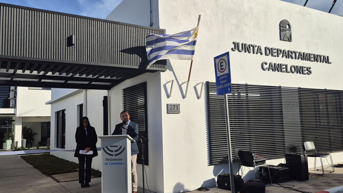 JuntaCanelones's tweet photo. 🔸️ Inauguración de obras en el edificio del legislativo departamental 

La casa de la democracia, un espacio renovado y eficiente. https://t.co/Jra6FqN8bh
