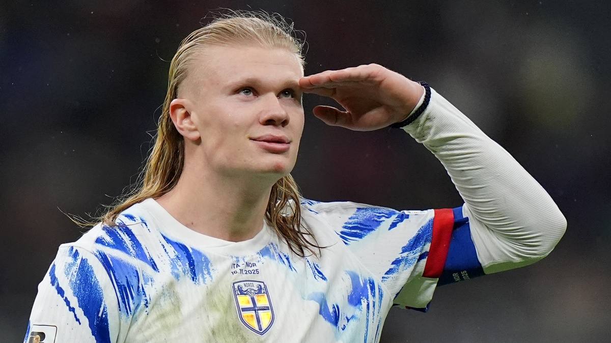 Real5Piotr's tweet photo. Panowie... Któryś z was musi uratować piłkę nożną... https://t.co/CZosf9uBGt