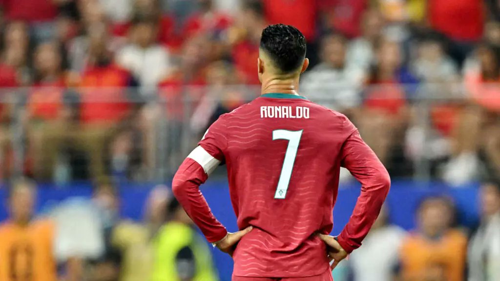 AlTobrukey's tweet photo. كمشجع للمنتخب الأرجنتيني "غير مُتعصب" أقول أن مباراة اليوم ضد مِصر وما تخللها مِن ظُلم بواح للمنتخب المِصري تُبيّن لنا غيض من فيض ما كان يُحاربه ويُقاسية ويعاني منه البرتغالي "كريستيانو رونالدو" مِن ظُلم لأكثر من 15 سنة فهو لم يكن ينافس ميسي بل منظمة الـ FIFA  ."™ https://t.co/XUT7kbIcBq