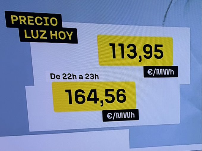 Anonymous_TA's tweet photo. Vosotros sois MUY jóvenes pero algunos pedían la dimisión de Rajoy cuando el precio de la luz estaba a 0,50€/MWh

Ahora estamos pagando 164,56€/MWh y NO veo a NADIE quejarse. https://t.co/F4a4t7zuTG
