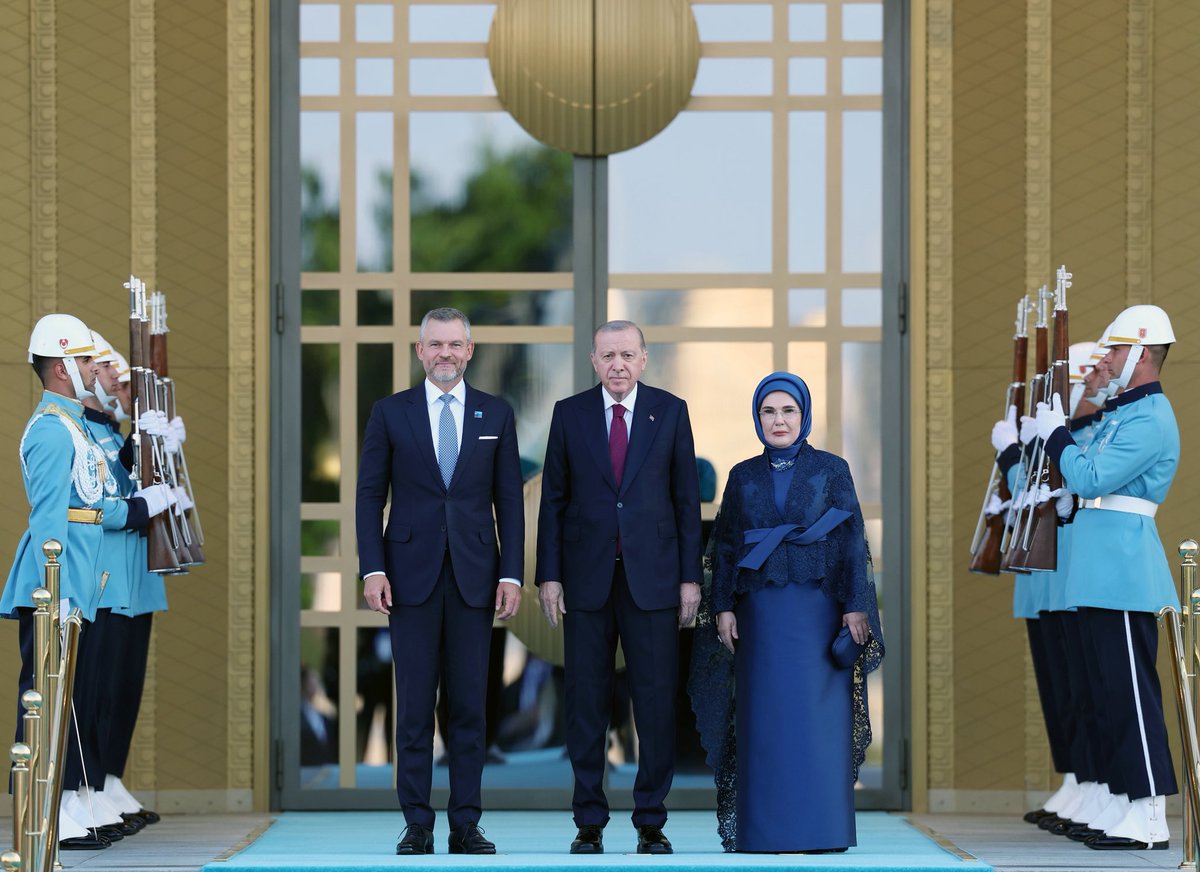 PellegriniP_'s tweet photo. On the eve of the #NATO summit, a joint working dinner for the leaders is being held at the invitation of the 🇹🇷 #Turkish President Erdoğan. It is a good opportunity to discuss the topics of tomorrow's discussions in an informal setting. https://t.co/l6oTxSRfuR