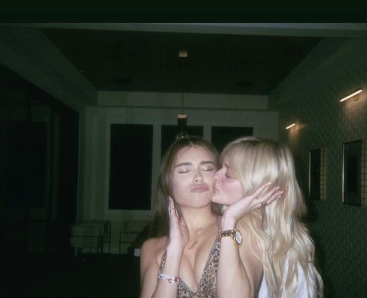 cvsperss's tweet photo. happy birthday to my girls 💞 https://t.co/6R1F08GynO