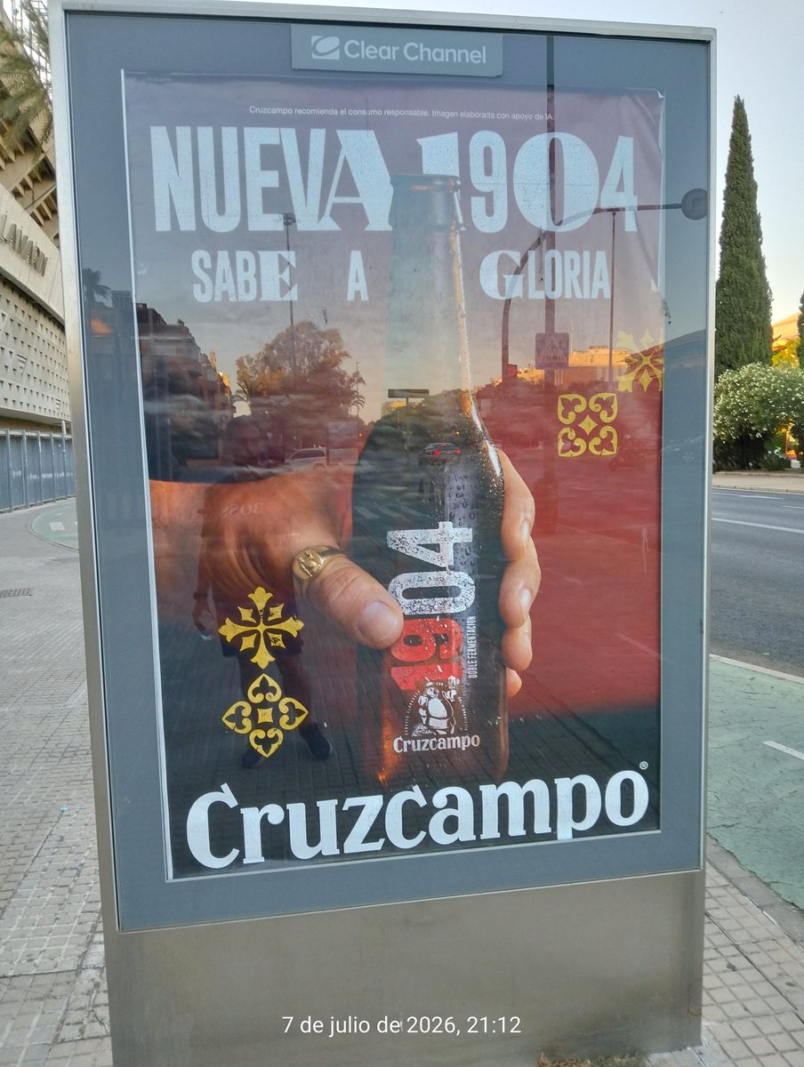 pepeleoncastro's tweet photo. 4 euros la botellita en el Chiringuito Dmente de El Puerto de Santa María 
Una vergüenza 
@Cruzcampo https://t.co/V1nOgEZTkX