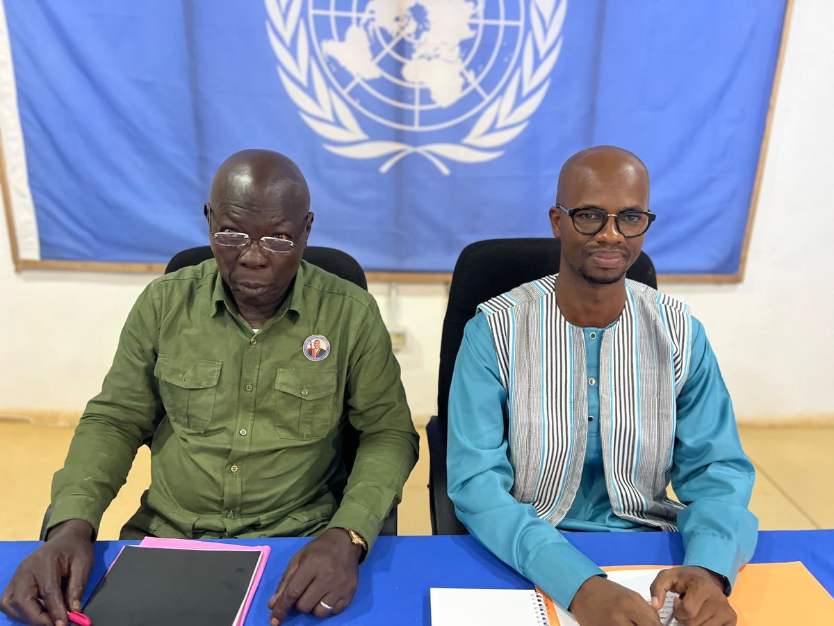 UN_CAR's tweet photo. Une semaine après l’attaque d’#AmDafock, le Lt-Col Judes Ngaruko, Préfet de la Vakaga, et Amadou Moctar Diallo, chef de bureau de la MINUSCA à Birao, ont tenu une #ConfPress conjointe en direct de Birao sur la situation à Am-Dafock

À LIRE: https://t.co/omXdF7rw2P

#InvestInPeace https://t.co/ZGigKAcOnH