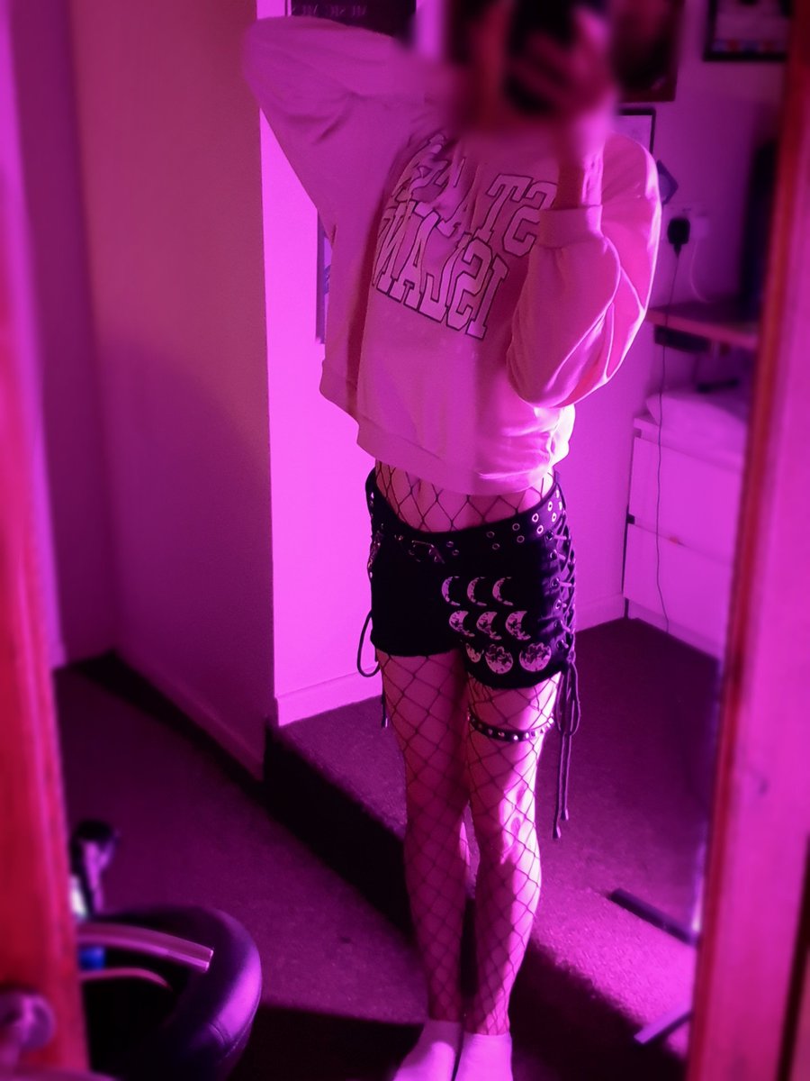 Sqwishy Peach tweet media
