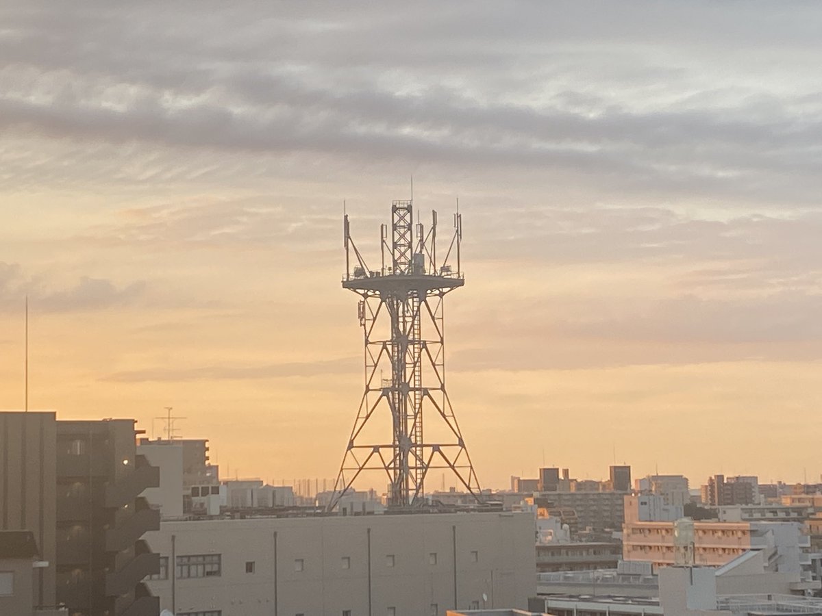 ohagit06's tweet photo. 朝　4：41

#川口市　#朝焼け　#日の出4時32分  #今日も笑顔で https://t.co/AMCbVvxjmq