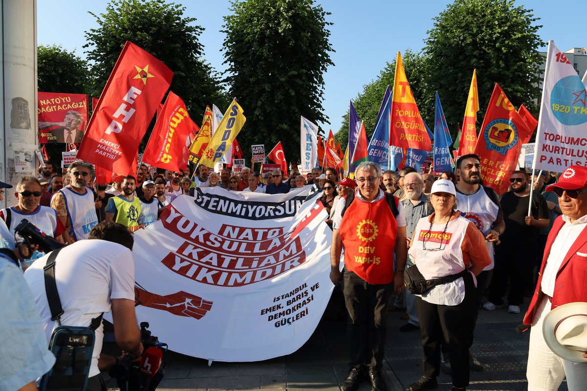 tkp1920's tweet photo. NATO zirvesini protesto etmek için Taksim'den Dolmabahçe'ye yürüdük. 

Katil NATO ortadoğudan defol!
Katil ABD ortadoğudan defol!

Filistin'de düşene, dövüşene bin selam!
Lübnan'da düşene, dövüşene bin selam!
İran'da düşene, dövüşene bin selam! https://t.co/jwK70I5SQI
