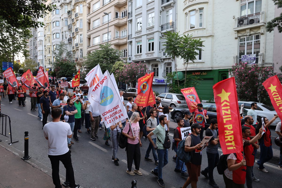 tkp1920's tweet photo. NATO zirvesini protesto etmek için Taksim'den Dolmabahçe'ye yürüdük. 

Katil NATO ortadoğudan defol!
Katil ABD ortadoğudan defol!

Filistin'de düşene, dövüşene bin selam!
Lübnan'da düşene, dövüşene bin selam!
İran'da düşene, dövüşene bin selam! https://t.co/jwK70I5SQI