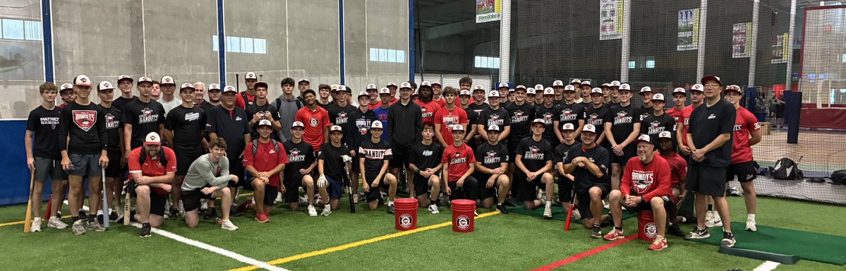 Banditsball's tweet photo. Some weather issues in Boston but we found an indoor opportunity #grind #develop and have fun! https://t.co/DasAZ35KuF