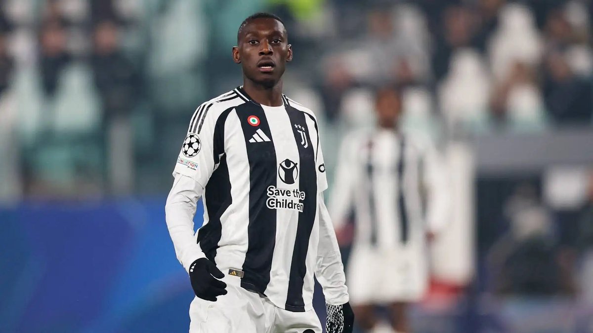 Paristeamfr's tweet photo. 🚨 La Juventus ne veut pas augmenter son offre, refusée à 33 M€,  pour Randal Kolo Muani ! 

Giovanni Carnevali, directeur général : "Nos exigences n’ont pas baissé et nous n’avons pas augmenté notre offre. Il est clair que ces derniers jours, nous travaillons sur plusieurs pistes. 

Je ne me concentrerais pas uniquement sur ce joueur, même s’il est important. S’il existe aujourd’hui un écart aussi important entre les deux clubs, il est normal de mener d’autres réflexions. Rien ne presse, nous devons faire les choses correctement." #PSG (Sky Sport)

Le PSG réclame 40 M€ et sera intransigeant