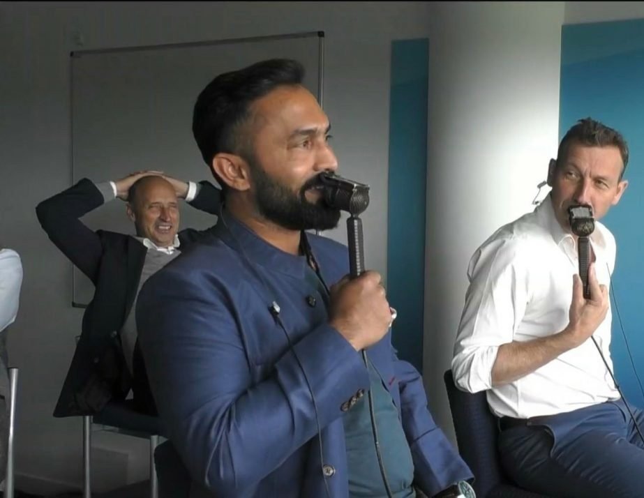 worshipVK's tweet photo. A few days ago, DK shut this Nasser guy up over how the ICC is partial towards England when it comes to the WTC final venue

Today, DK couldn't control his anger and said "I won 2 IPL as coach. Not even a single player from that team is selected. What kind of selection Gambhir and Iyer are doing?"

Nasser was laughing while Karthik was being sad. Gambhir and his team have made us a laughing stock 🥲🙏