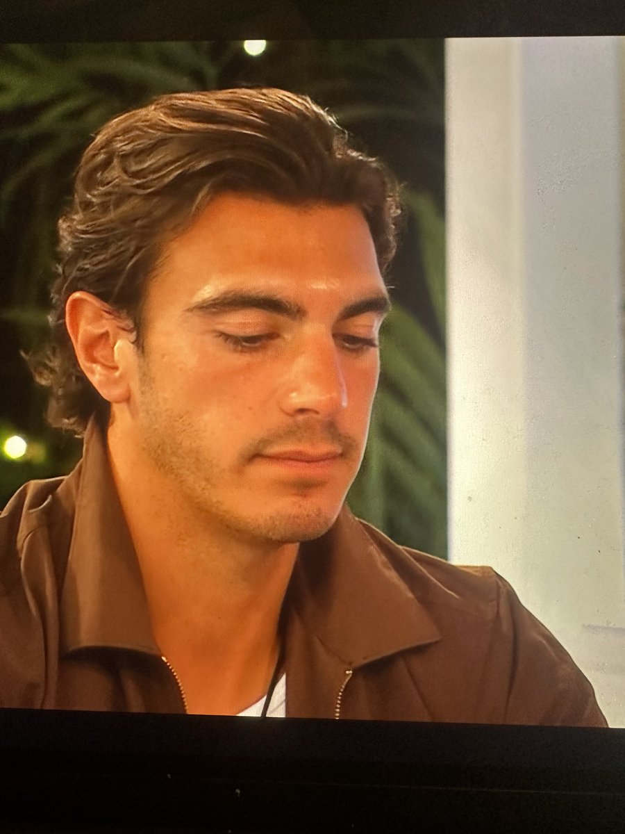 infernallywill's tweet photo. the disappointment on lorenzo’s face when kavan fixed shit with jasmine
lorenzo save her please for the love of god im sick to my stomach
#loveisland #loveislanduk https://t.co/T0CkQPDlCG