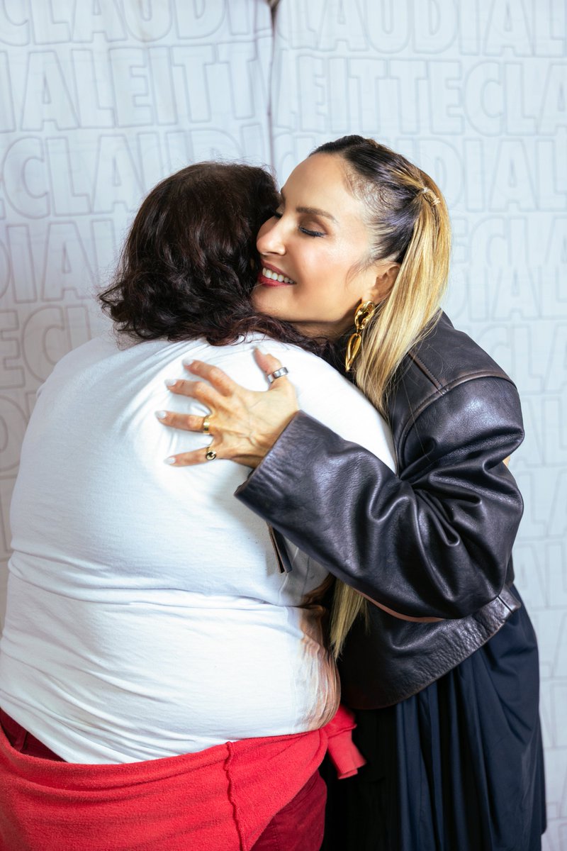 Babizinha_cl's tweet photo. te amo demais!! @ClaudiaLeitte ❤️ Que sorte a minha ter você em minha vida 😍
@CentralDeFasCL 🫧 #7DO7 #DiaDosBolhas https://t.co/uI85AZXaNQ