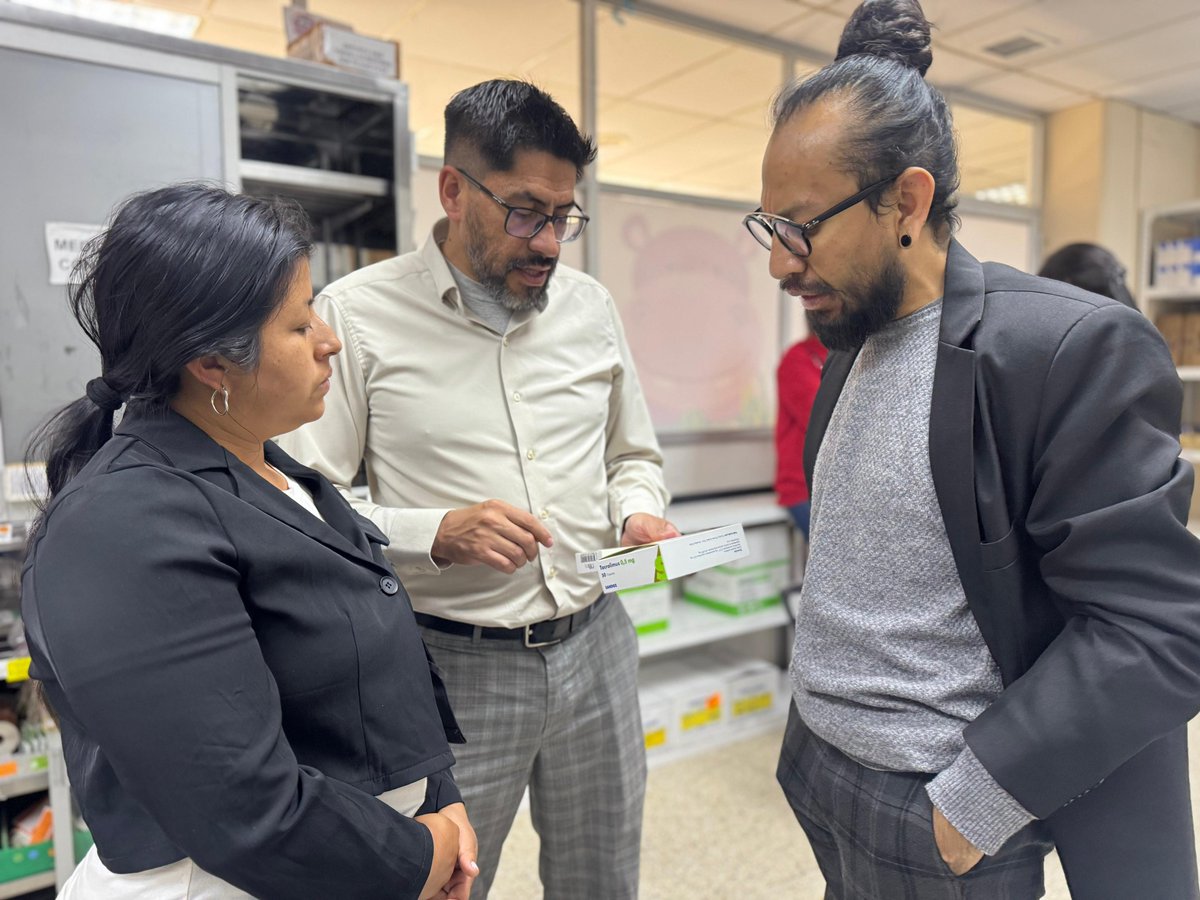 SaludPichincha's tweet photo. #Pichincha | 💊 Gracias a la compra centralizada del @Salud_Ec, el @HEugenioEspof recibió una parte del abastecimiento de Everolimus 0,75 mg para pacientes trasplantados, mientras que el @HBacaOrtizEc fortalece la disponibilidad de medicamentos para niñas, niños y adolescentes con enfermedad renal.

👉 Estas acciones permiten garantizar la continuidad de tratamientos esenciales y reflejan el compromiso del Gobierno Nacional con una atención oportuna, especializada y de calidad.

💙 A nuestros pacientes y a sus familias les reiteramos que no están solos. Seguimos trabajando con responsabilidad, cercanía y vocación de servicio para cuidar lo más valioso: su salud y su bienestar.
