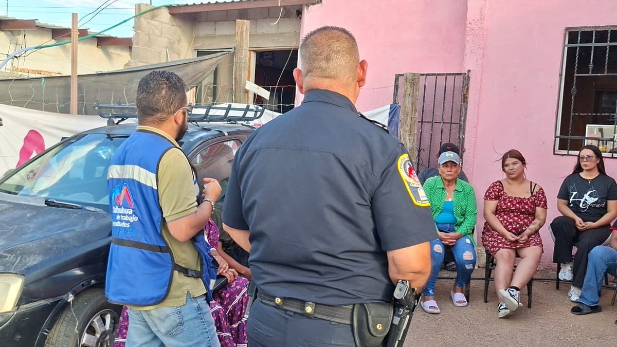 chihuahuampio's tweet photo. 🚔🤝 En Los Huizaches fortalecimos la Red Vecinal y acercamos herramientas como Marca el Cambio, Yo Segura y Siempre Acompañadas para impulsar la prevención y la participación ciudadana.
#ChihuahuaCapital #TrabajoyResultados https://t.co/STTeNTIQTw