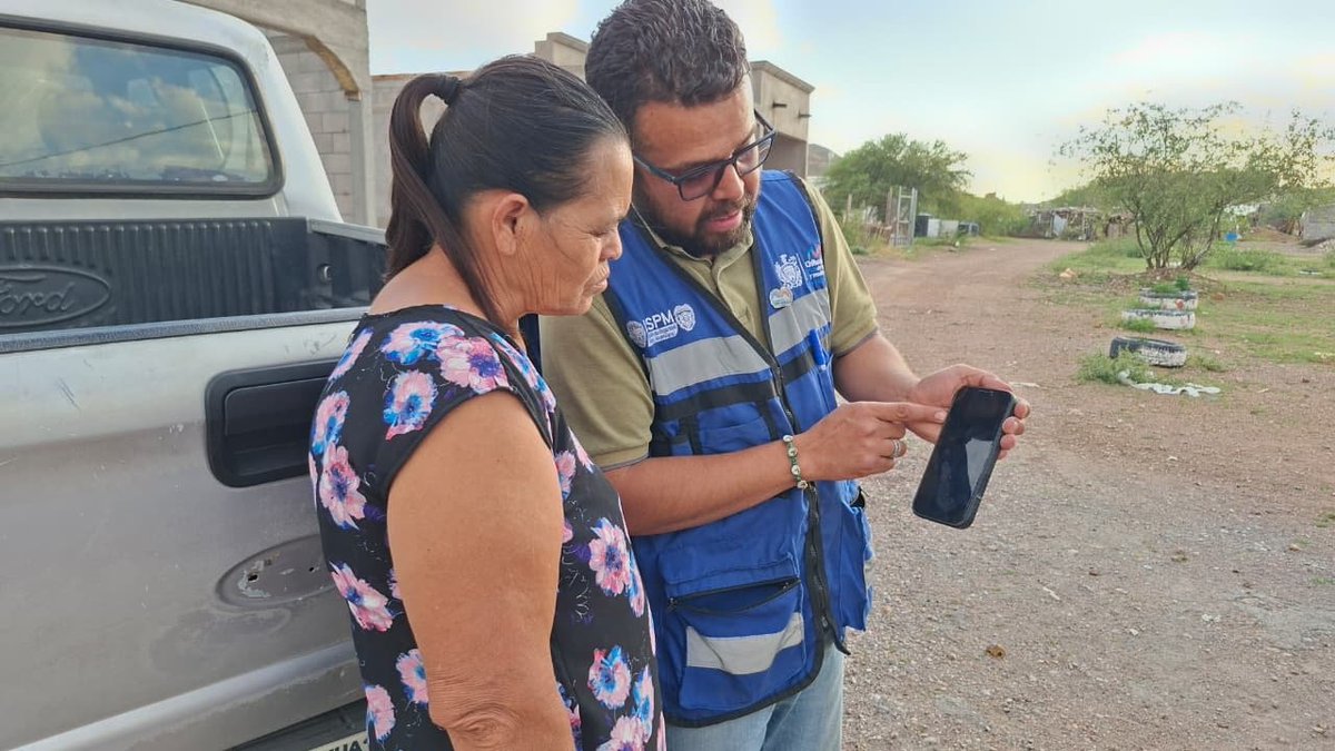 chihuahuampio's tweet photo. 🚔🤝 En Los Huizaches fortalecimos la Red Vecinal y acercamos herramientas como Marca el Cambio, Yo Segura y Siempre Acompañadas para impulsar la prevención y la participación ciudadana.
#ChihuahuaCapital #TrabajoyResultados https://t.co/STTeNTIQTw