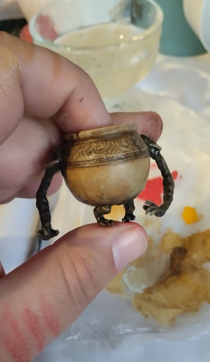 Kaek_art's tweet photo. Repainted this Elden Ring Gashapon for a more game accurate look, Vallejo acrylics and ammo mig fresh mud 🖌️ #repaint #EldenRing #alexander https://t.co/Awdf7GzWP5