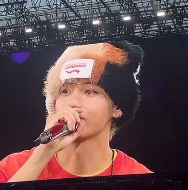vminnightsky's tweet photo. Taehyung with that calico cat hat..having his own calico hat right next to him🥺 https://t.co/n35wrNeVWF