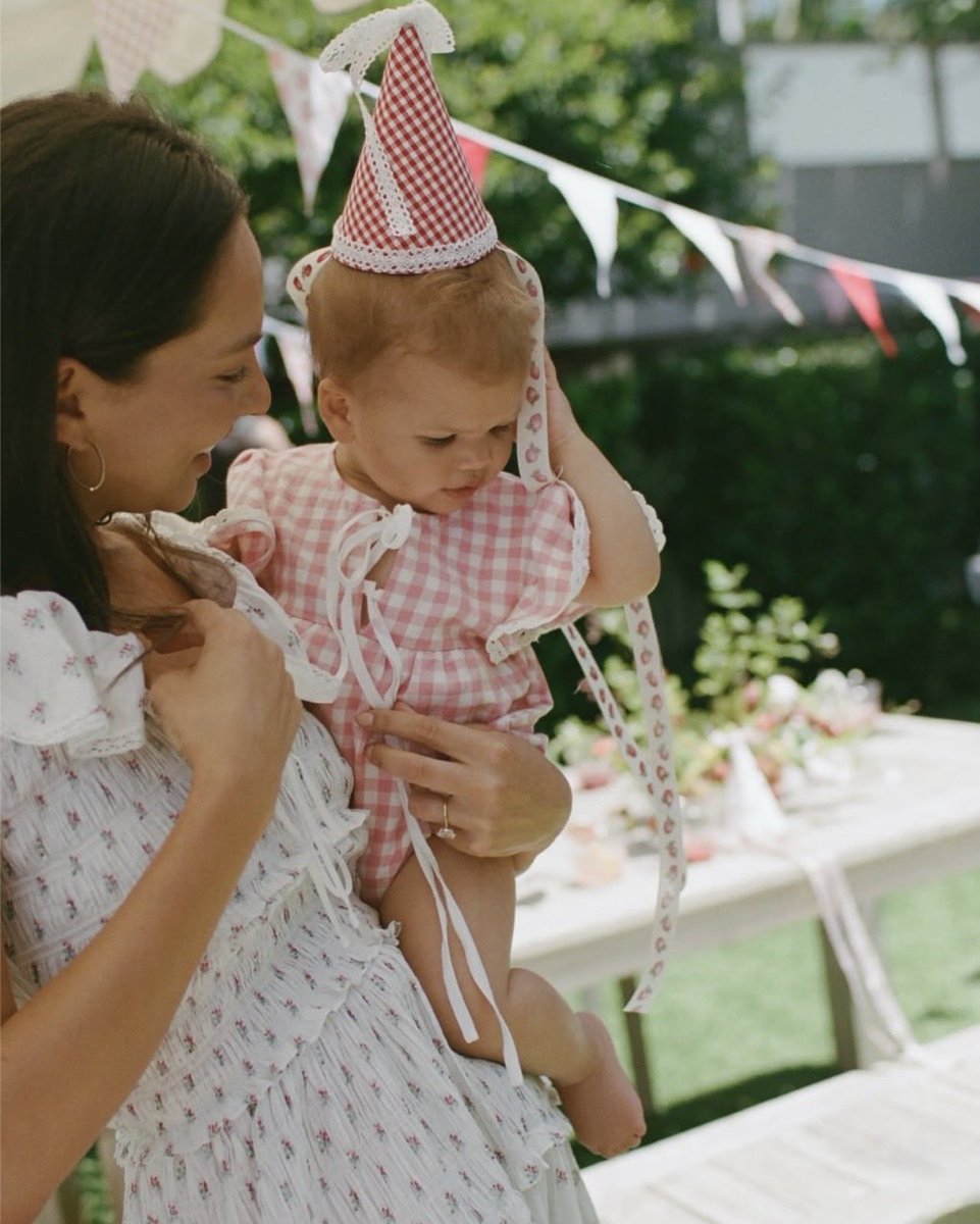 LadyClemmieUDL's tweet photo. Jared Goff has faced NFL defenses, but nothing prepares you for a one year old girlie in a party hat. 🎂😂

📸 via Christen Goff https://t.co/zstQaBkUjE