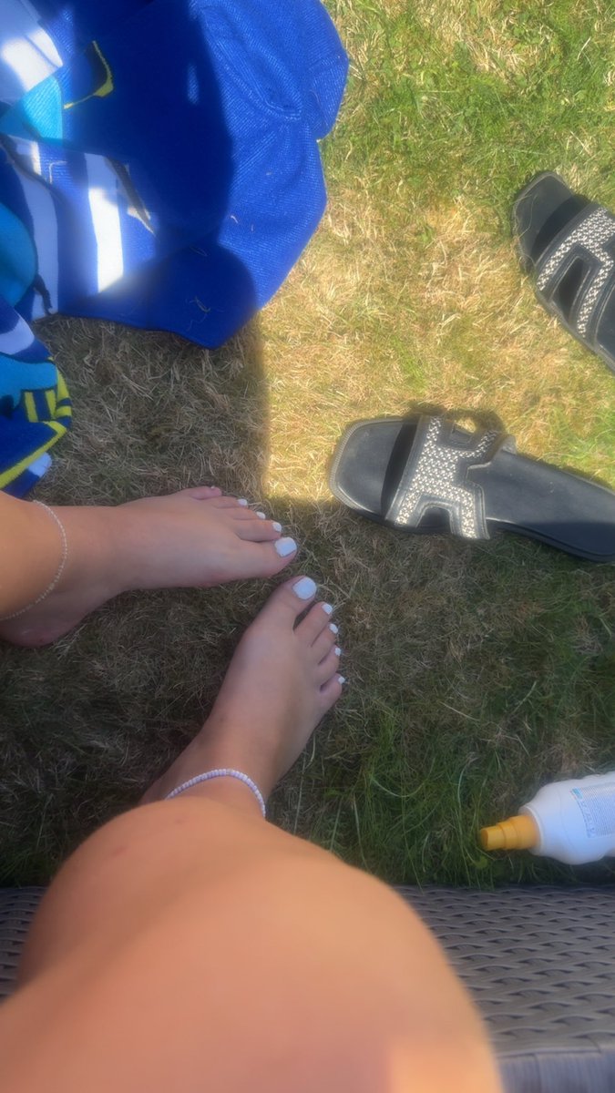 Staceynxwe's tweet photo. Starting somewhere… what do you think? 👣🖤#feet #footcontent https://t.co/ys59lK0GMp