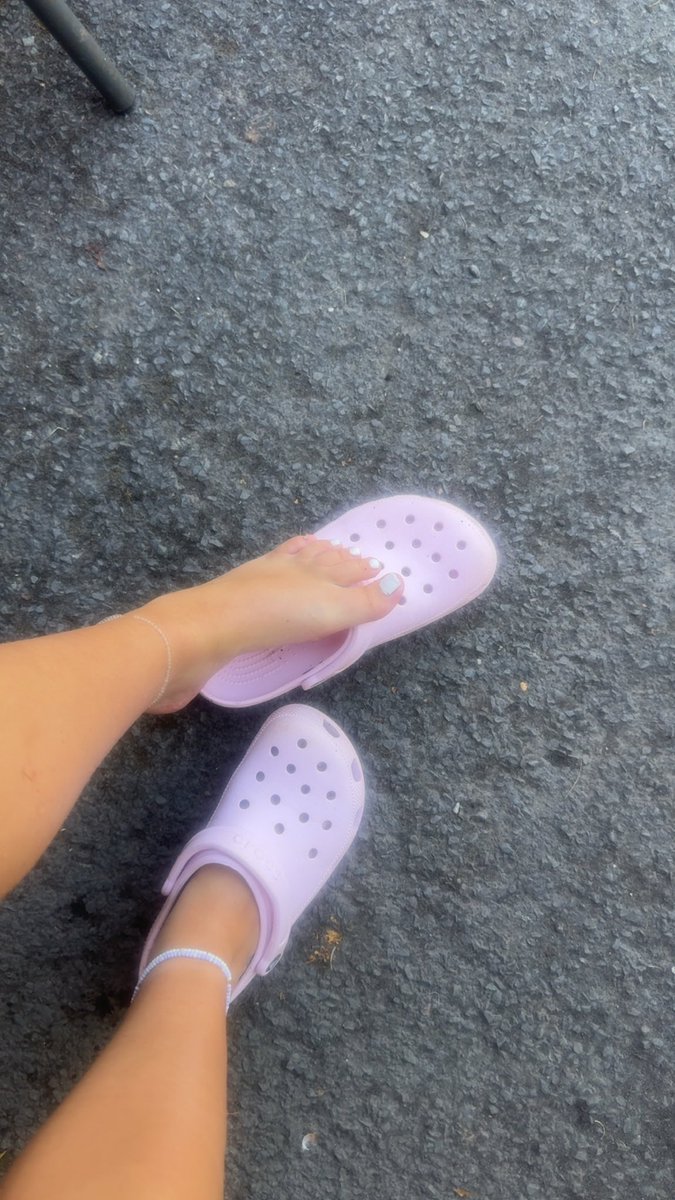 Staceynxwe's tweet photo. Starting somewhere… what do you think? 👣🖤#feet #footcontent https://t.co/ys59lK0GMp