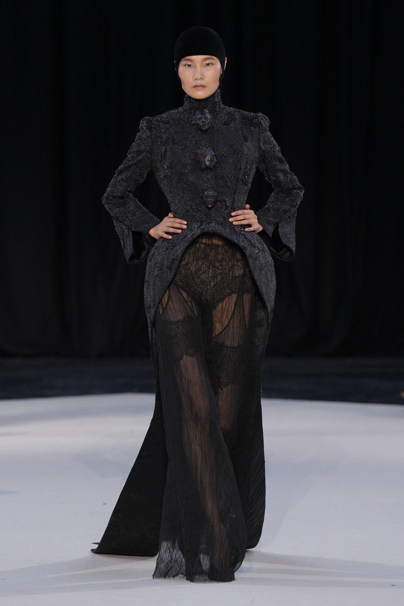 jacquemusx's tweet photo. Ashi Studio Couture continues to raise the bar for everybody else. https://t.co/54ienyKDk7